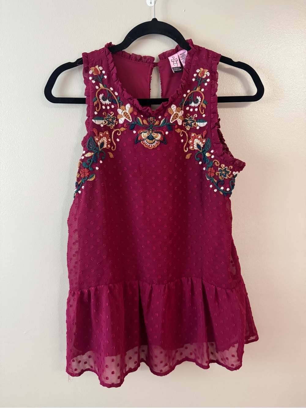 Love On A Hanger Embroidered Sleeveless Top Medium